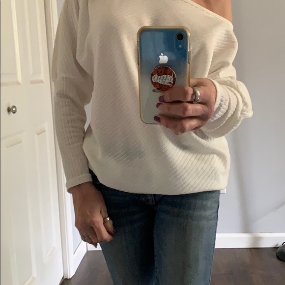 Off white ladies off shoulder top - Picture 8 of 8